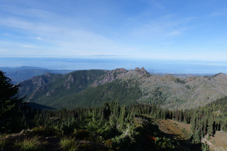 Breathtaking mountain landscape with vast sky in daytime, perfect for nature lovers.