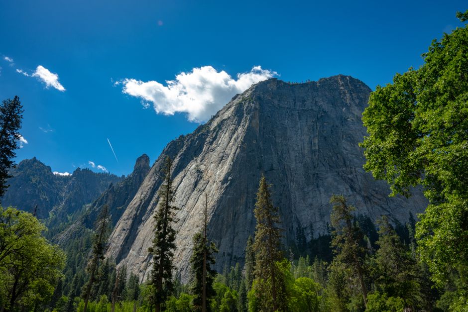 Majestic view of El Capitan in Yosemite National Park under a clear blue sky.